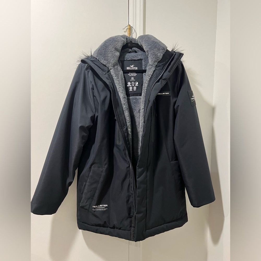 Hollister coat fur hood cozy warm inside